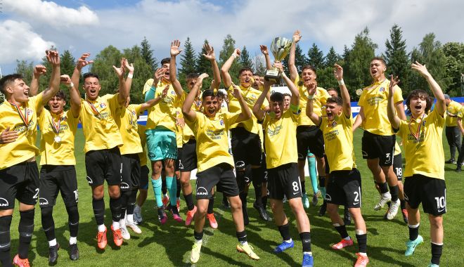 FC Viitorul a câştigat Liga Elitelor U17. 5-1 în finala cu UTA Arad - fcviitorul-1623762933.jpg