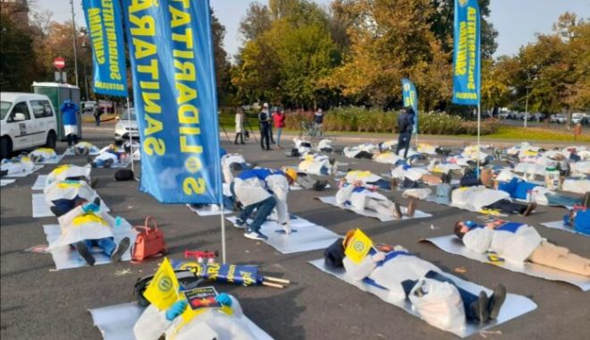 Federația „Solidaritatea Sanitară” continuă protestele în stradă - federatiasolidaritateasanitaraco-1605094525.jpg