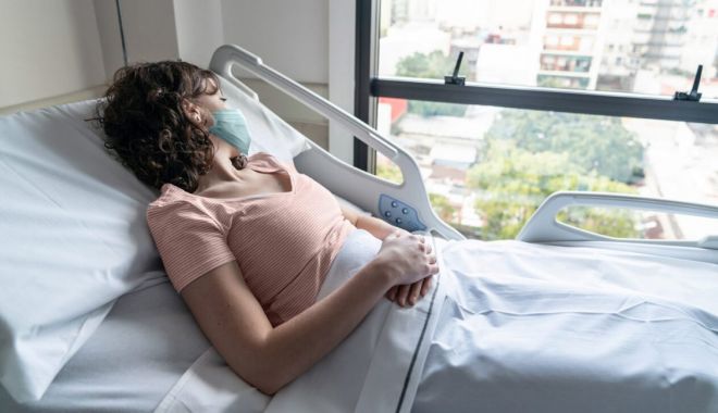 323 de constănţeni infectaţi cu Covid-19 în ultimele 24 de ore - femalemaskhospitalbed1296x728hea-1642332819.jpg