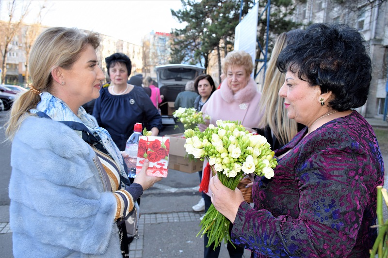 Femeile din PSD Constanța, vizită la Spitalul Județean - femei-psd-cadouri-1741370774.jpg