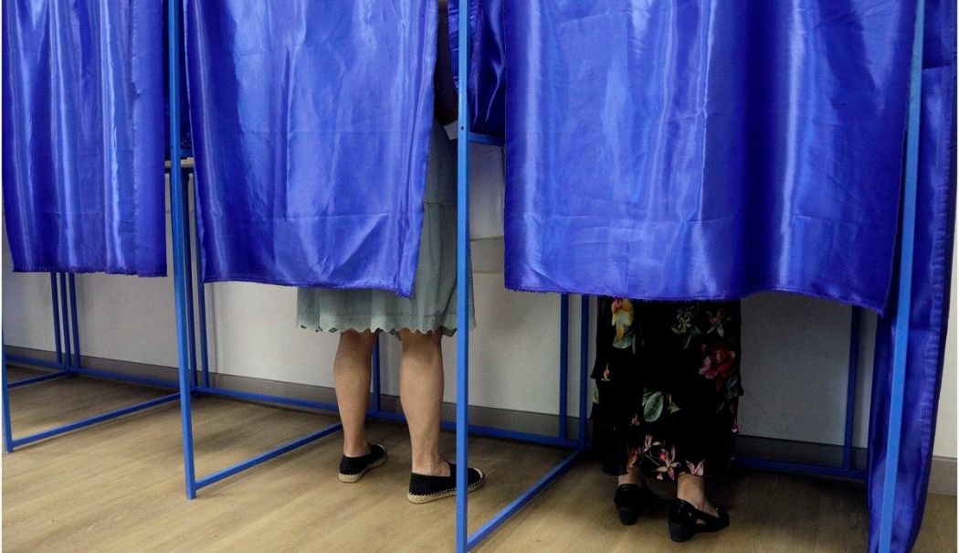 O femeie care figura ca decedată a votat. Poliția a deschis o anchetă