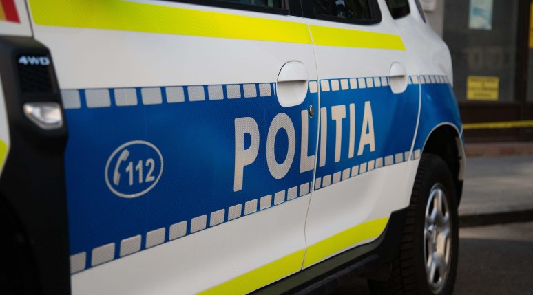Femeie găsită moartă în locuință după un conflict în familie. Soțul, dus la audieri