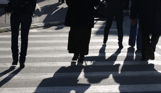 Femeie accidentată chiar pe trecerea de pietoni - femeieaccidentatatrecere-1407863535.jpg