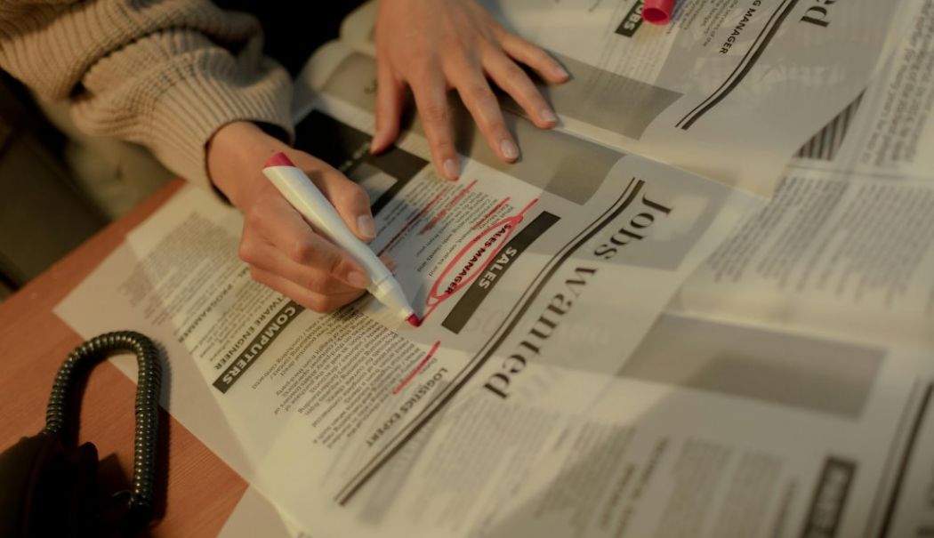 Reorientarea profesională: cum să-ți schimbi cariera cu succes în 2025 - femeiecautandanunturideangajare-1743602410.jpg