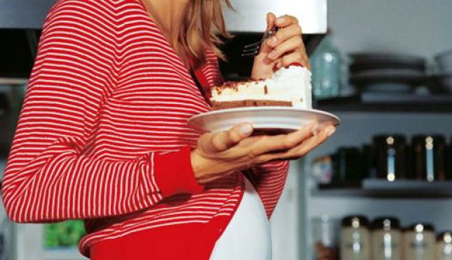 Femeile însărcinate care mănâncă pentru doi nasc copii cu coeficient redus de inteligență - femeieinsarcinata-1309189183.jpg