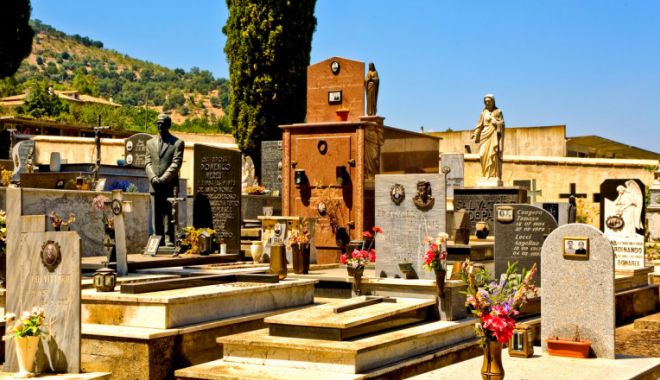 O văduvă din Italia a murit pe mormântul soțului ei, de Sfântul Valentin - femeiemoarta-1645025692.jpg