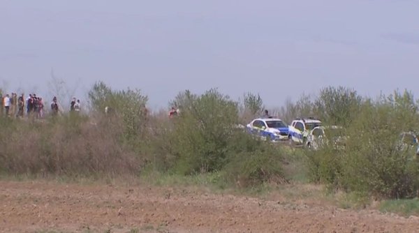 Un pachet suspect a fost găsit de oameni pe un câmp. Specialiștii fac verificări - femeiemoartacampdambovita896010-1712397662.jpg