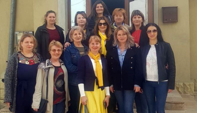 Femeile liberale  au donat medicamente dispensarelor  din comuna  Poarta Albă - femeileliberale2-1556030874.jpg