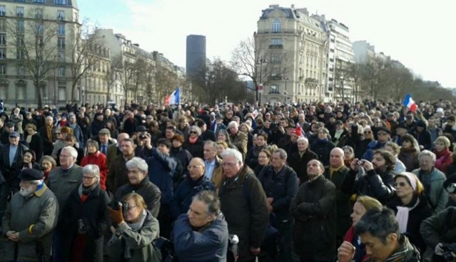 Manifestație împotriva Femen la Paris - femen-1391955610.jpg