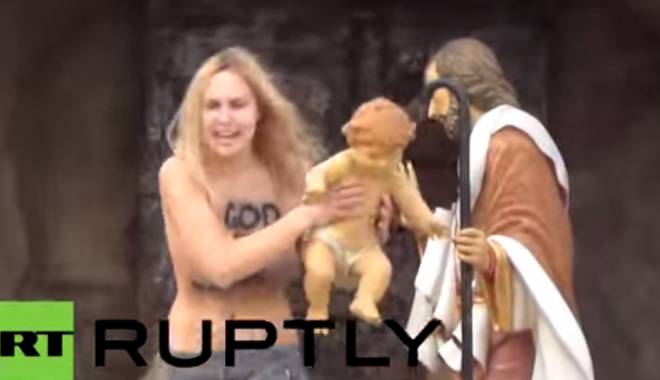 Protest FEMEN la Vatican, de Crăciun / VIDEO - femen-1419608335.jpg