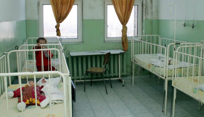 Copiii ghinionului. Născuți cu malformații și abandonați în maternitate - fenomenalarmant-1410277377.jpg