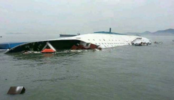 Tragedie pe apă! Feribot scufundat. Peste 450 de persoane, date dispărute - feribot68580300-1433226738.jpg
