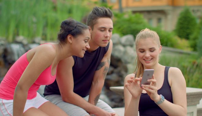 Feriți-vă cât mai mult de smartphone-uri! Nu vă îmbolnăviți ochii! - feritiva-1623349349.jpg