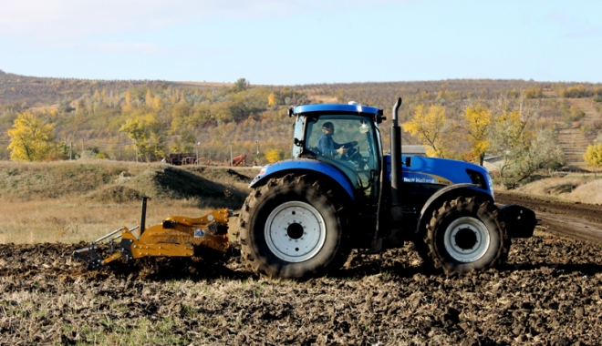 Fermierii dobrogeni seamănă grânele în praf și-n pulbere - fermierii2-1507049597.jpg