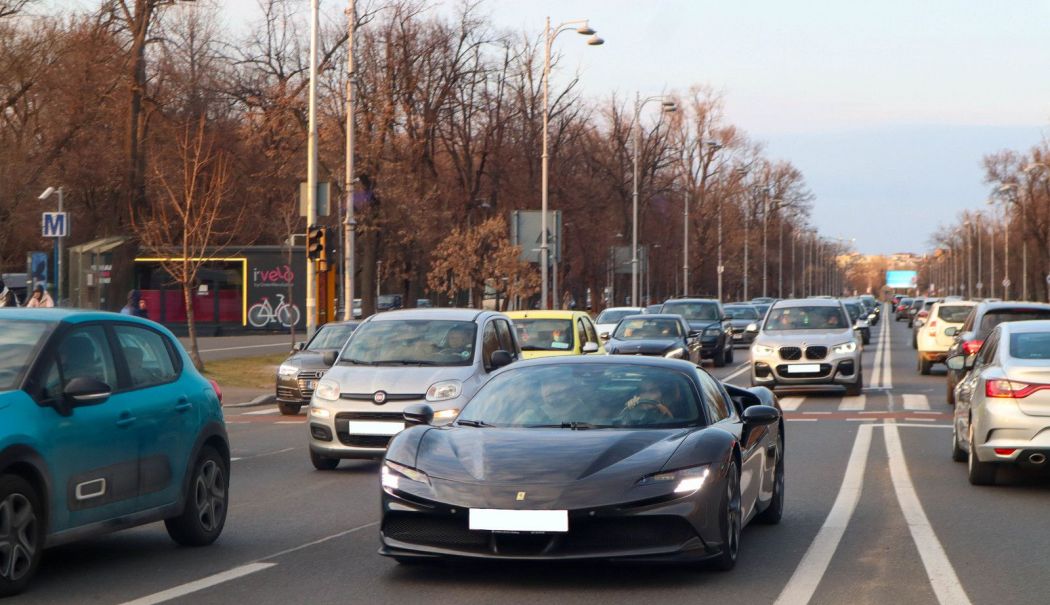 Un Ferrari SF90 Stradale, printre mașinile de lux înmatriculate în România în 2025. Prețul de catalog, peste 1,5 milioane de euro - ferrarisf90stradaleinromaniat-1742299682.jpg