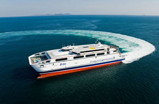 Un ferry-boat cu 830 de pasageri a intrat în coliziune cu o navă ro-ro - ferryboat-1324972025.jpg