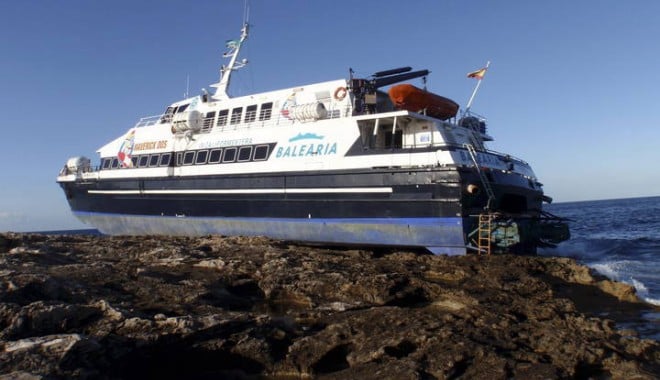 Un ferry-boat a eșuat în Insulele Baleare - ferryboat21-1329585020.jpg