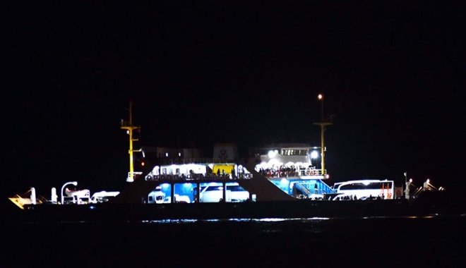 Un ferry-boat, în black-out, în Dardanele - ferryboatul-1459866380.jpg