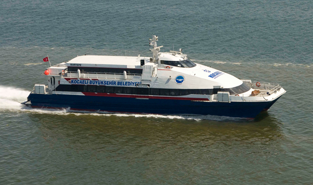 Un ferry-boat turcesc, capturat de un grup înarmat, a ancorat la Istanbul - ferrykartepe-1321089898.jpg