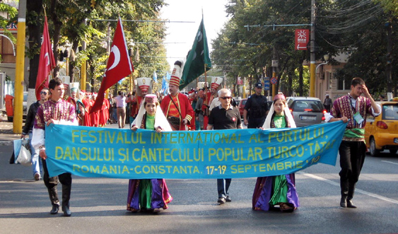 Tătarii din România se pregătesc pentru cea mai amplă manifestare a anului - festival-1308569637.jpg