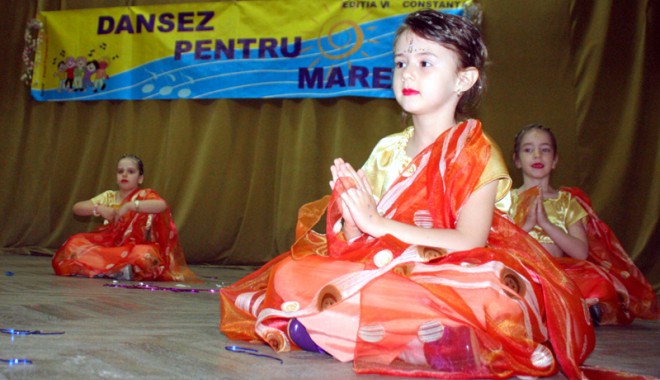 Trofeul, adjudecat de grădinița Colegiului Pedagogic - festival-1338308085.jpg