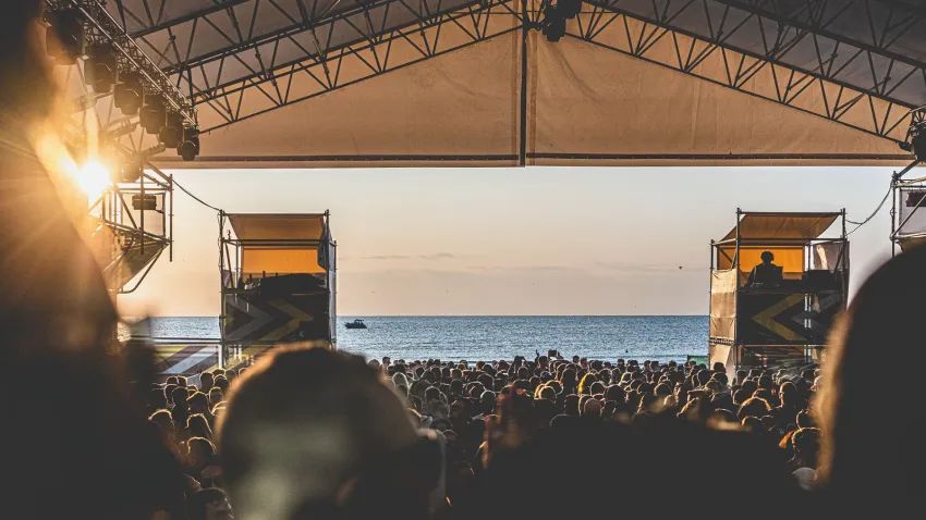 Soarta Festivalului Sunwaves se decide astăzi în instanță. Ce spune organizatorul - festival-1746004233.jpg