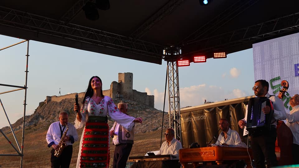 Show total la Enisala! A început Festivalul Unitate la Cetate 2024 - festival-enisala-1724684028.jpg