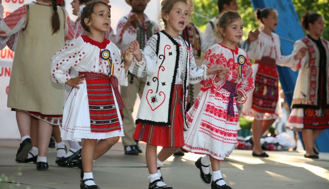 Festival de folclor la Ciobanu - festivalfolclor-1321630619.jpg