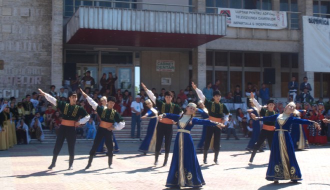Festivalul Internațional Turco-Tătar a ajuns și la Medgidia - festivalmedgidia2-1315845655.jpg