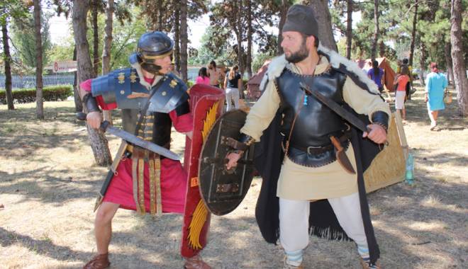 Dacii și romanii se pregătesc să ia cu asalt Constanța - festivalulantictomis3-1440434953.jpg