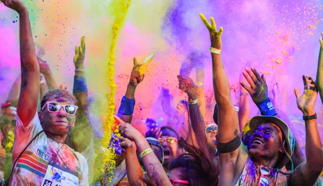Festivalul culorii, sărbătorit la Mamaia - festivaluli-1437664008.jpg
