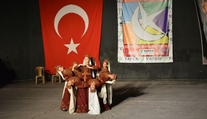 Galerie FOTO. Culturile din lumea turcică, reunite la Festivalul de la Yalova - festivalyalova20141-1406272036.jpg