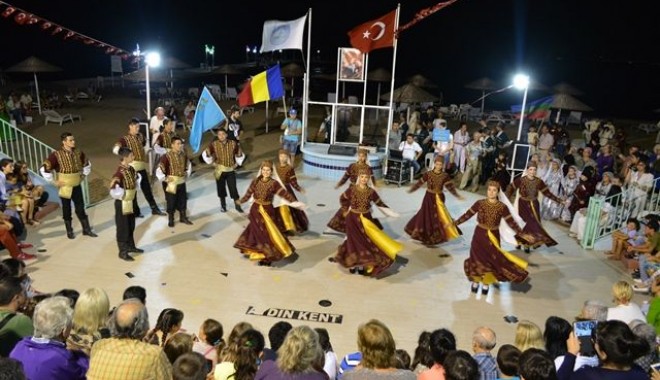 Galerie FOTO. Culturile din lumea turcică, reunite la Festivalul de la Yalova - festivalyalova20145-1406272080.jpg