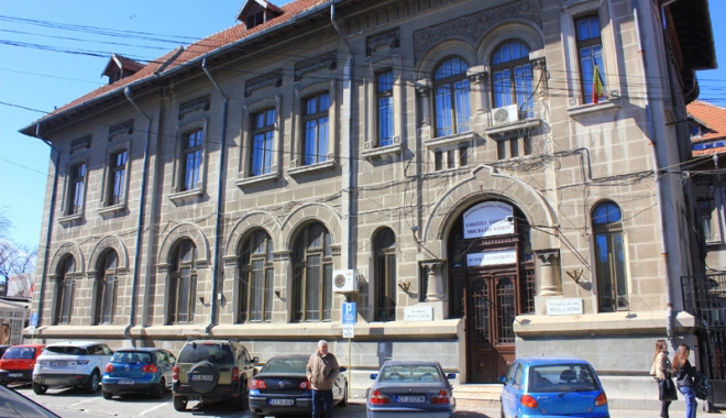 Peste o sută de elevi  vor fi premiați - festivitate-1508518186.jpg