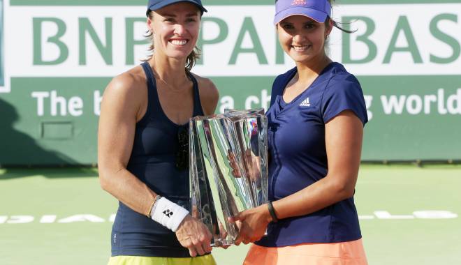 Tenis/ Indian Wells: Martina Hingis și Sania Mirza, câștigătoare la dublu feminin - fetedublusursabnpparibasopen-1427019311.jpg