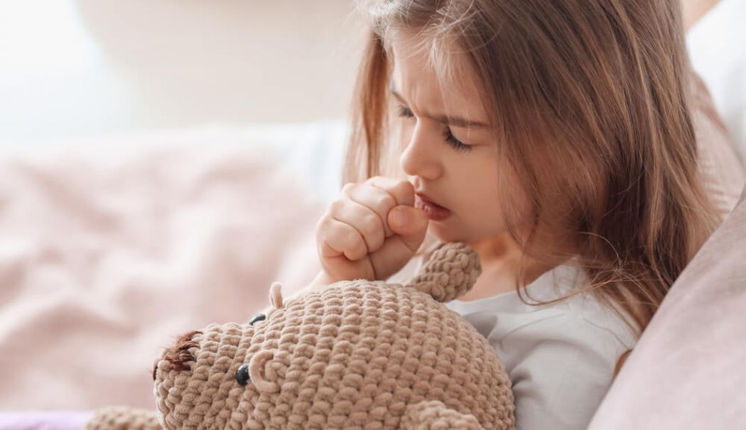Alertă medicală în Brașov: alţi 11 copii au ajuns de urgență la spital cu tuse convulsivă - fetitacaretusesteacasa-1717580122.jpg