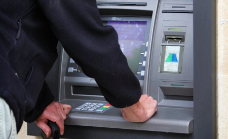 Infractori români în spatele a peste 90% din furturile de la bancomate din Marea Britanie - ff-1332748274.jpg