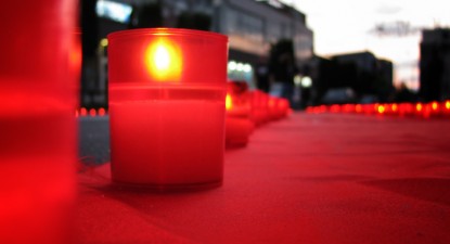 Lumânări aprinse în memoria bolnavilor răpuși de SIDA - ff9bfe46f7454aad8e84a79a2a947377.jpg