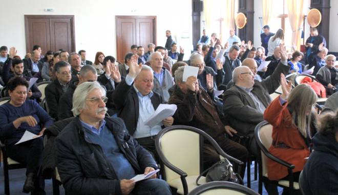 Fiasco pentru grupul liberalilor! Vicepreședinții CJC rămân pe baricadă - fiasco64-1429719493.jpg