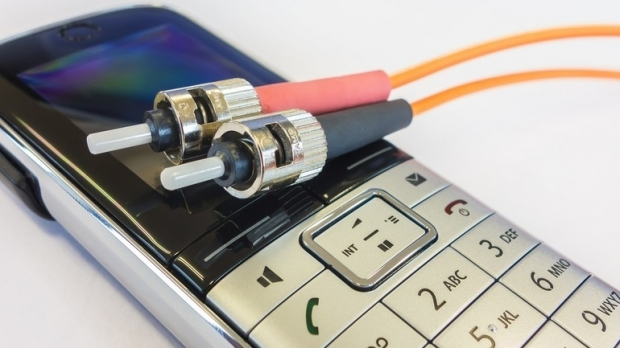 Poliția cumpără software pentru deblocare parole și recuperare informații, inclusiv cele șterse de pe orice telefon - fiberopticcable50289512801073137-1486368149.jpg