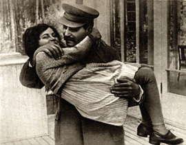 Fiica lui Iosif Stalin a murit în Statele Unite la 85 de ani - fiicaluistalin-1322575526.jpg