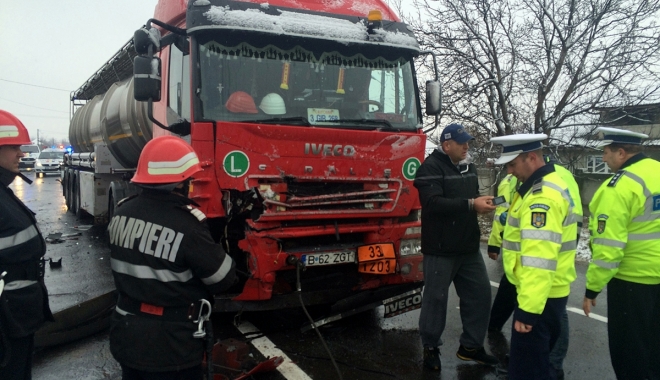 UPDATE / TRAGEDIE RUTIERĂ LA CONSTANȚA. Cel puțin doi morți. Descarcerarea intervine pentru salvarea altor victime - files-1485340347.jpg
