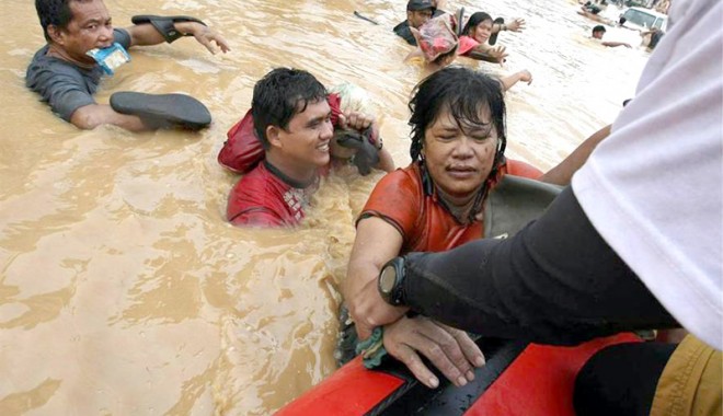 Ce a lăsat în urmă taifunul Nesat - filipine-1317232354.jpg