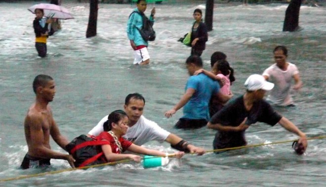 Peste 900 de morți în urma inundațiilor din Filipine - filipine-1324395483.jpg