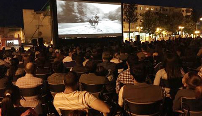 Filme în aer liber, la Festivalul Nomad Global Village - filmeinaerliber-1471620013.jpg