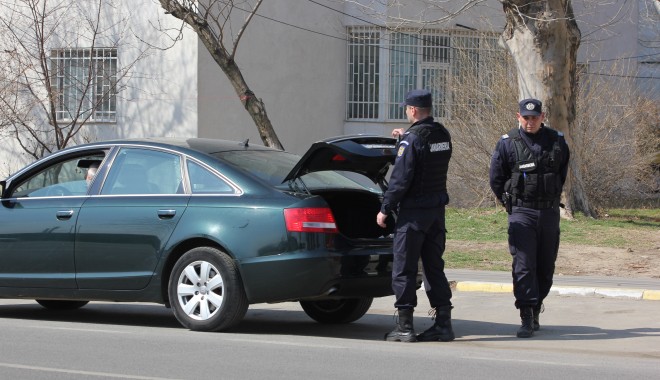 Polițiștii de frontieră, pregătiți pentru afluxul de călători la ieșirea din țară - filtrupoltistirutierapolitialoca-1388932151.jpg