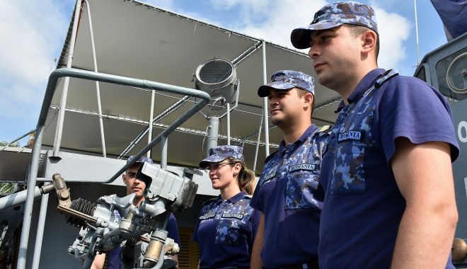 Final de stagiu de practică la navele fluviale pentru elevii militari - finaldestagiu-1626024742.jpg