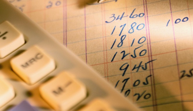 Autoritățile române au revizuit în scădere creșterea economică pentru 2013 - finanteregistru-1358904940.jpg