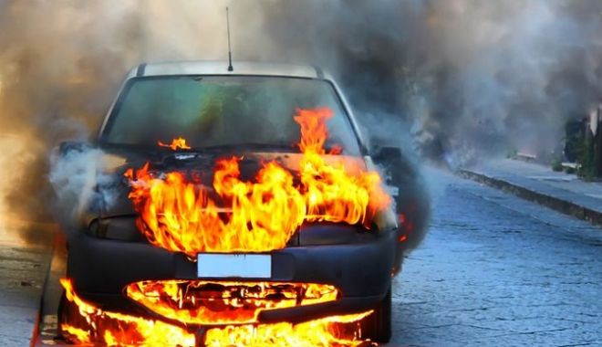 Tânăr reținut de polițiștii constănțeni, după ce a incendiat o mașină