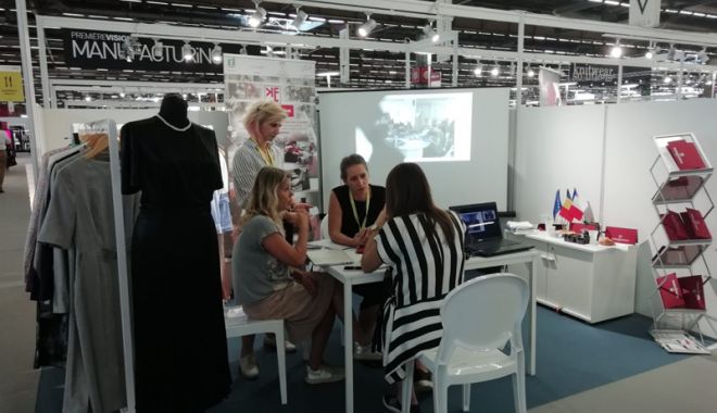 Firme românești au expus la Salonul de modă din Paris - firmeromanestiauexpuslasalonulde-1537712222.jpg